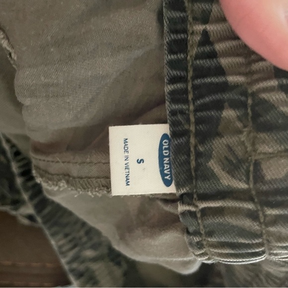 Old Navy Green Leaf Soft Tencel Olive Leaf Printed Pull On Pants - Picture 5 of 10